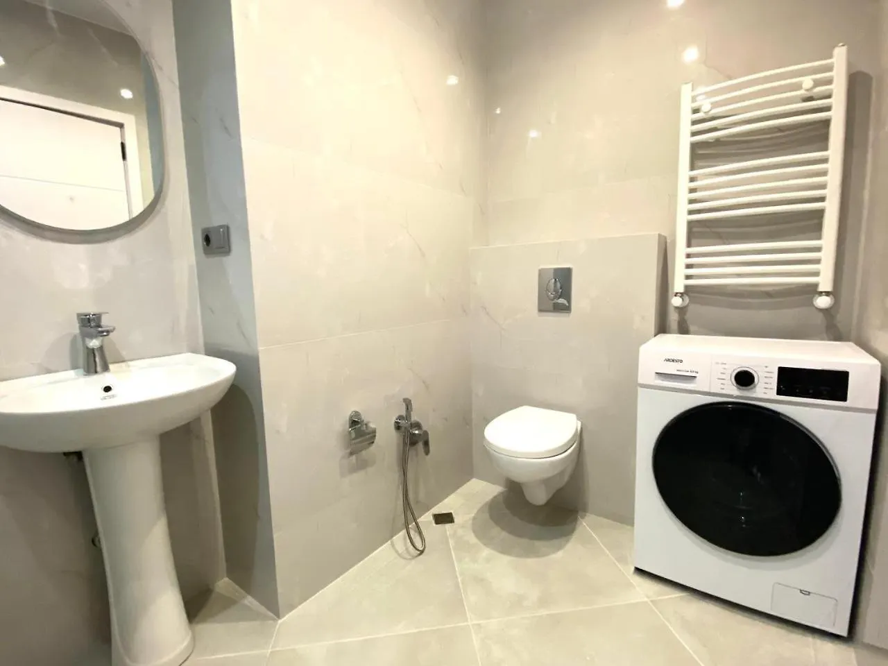 Family Shoreline Haven Apartment 바투미